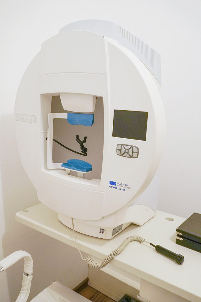 Rundes OCT Untersuchungsgerät mit Joystick zum Drücken und Kinnstütze mit Messbereich.